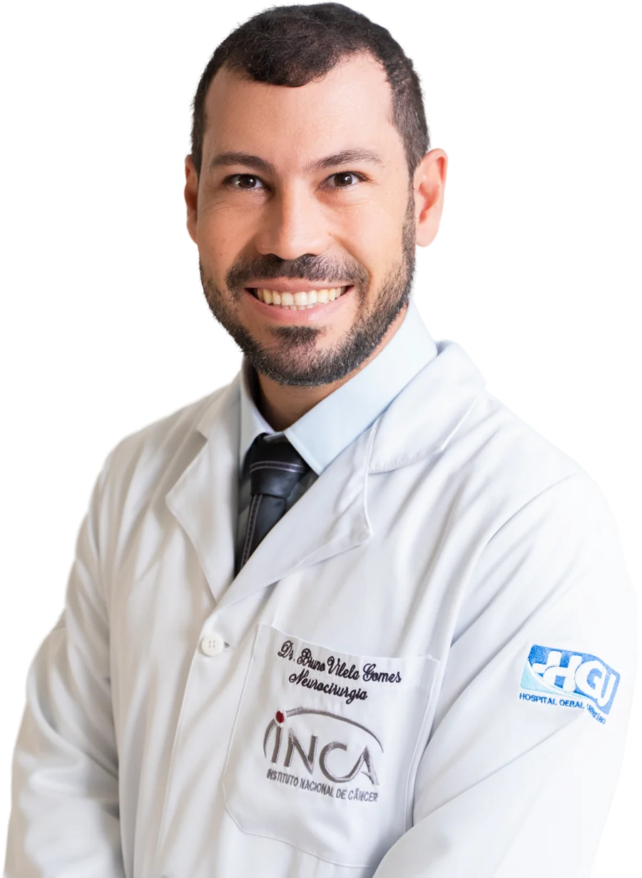 Dr. Bruno Vilela Gomes, neurocirurgião, de jaleco branco